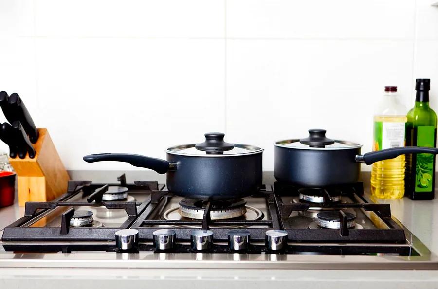 How to Clean Gas Stove Burners with Vinegar and Baking Soda