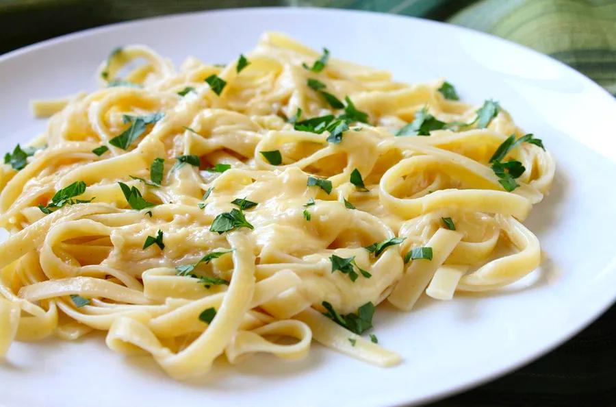 How to Prepare Alfredo Sauce from Scratch