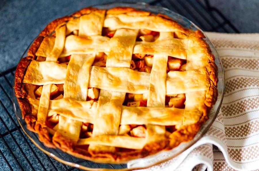 You Won't Believe This Apple Pie Is Made With Zucchini