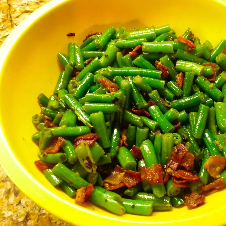 Sautéed Green Beans with Crispy Bacon