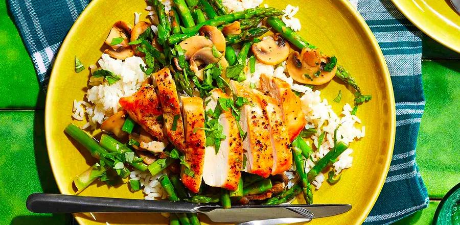 Skillet Chicken with Asparagus and Mushrooms