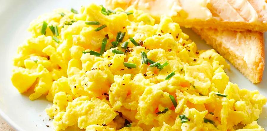 Cottage Cheese Scrambled Eggs with a Creamy Twist