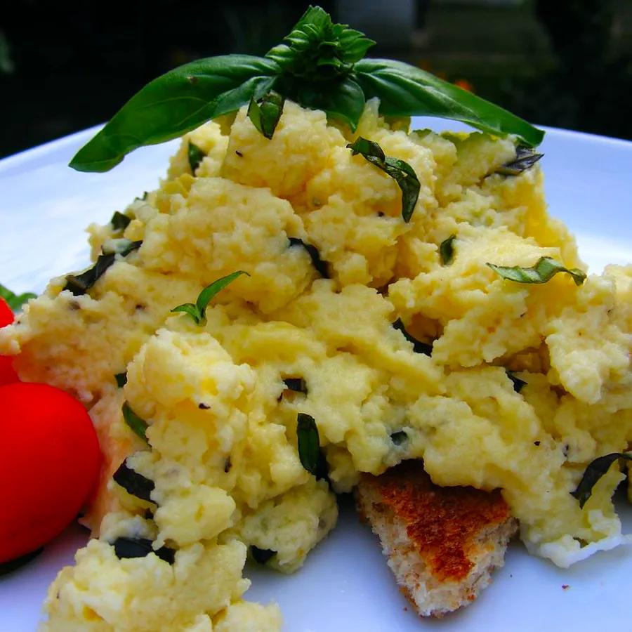 Cheesy Scrambled Eggs with Basil and Cream