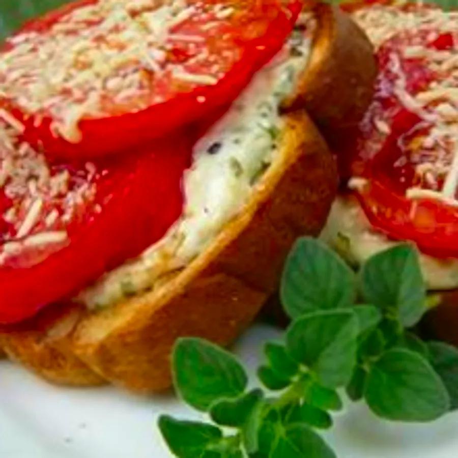 Mama's Savory Broiled Tomato Toast