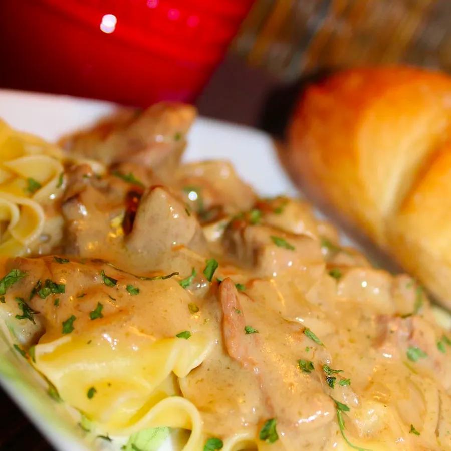 Simple Slow Cooker Beef Stroganoff