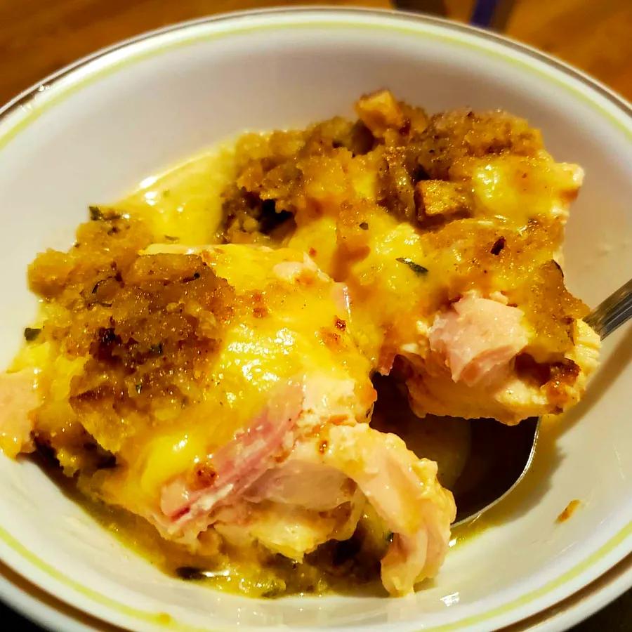 Slow Cooker Chicken Cordon Bleu is a delightful dish that combines tender chicken, savory ham, and melted Swiss cheese, all slowly cooked to perfection in a creamy sauce. Topped with crispy stuffing, it’s comfort food at its finest.