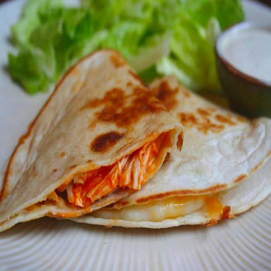 Slow Cooker Chicken Quesadillas: Easy & Flavorful