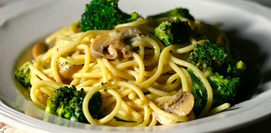 Spaghetti with Broccoli and Mushrooms