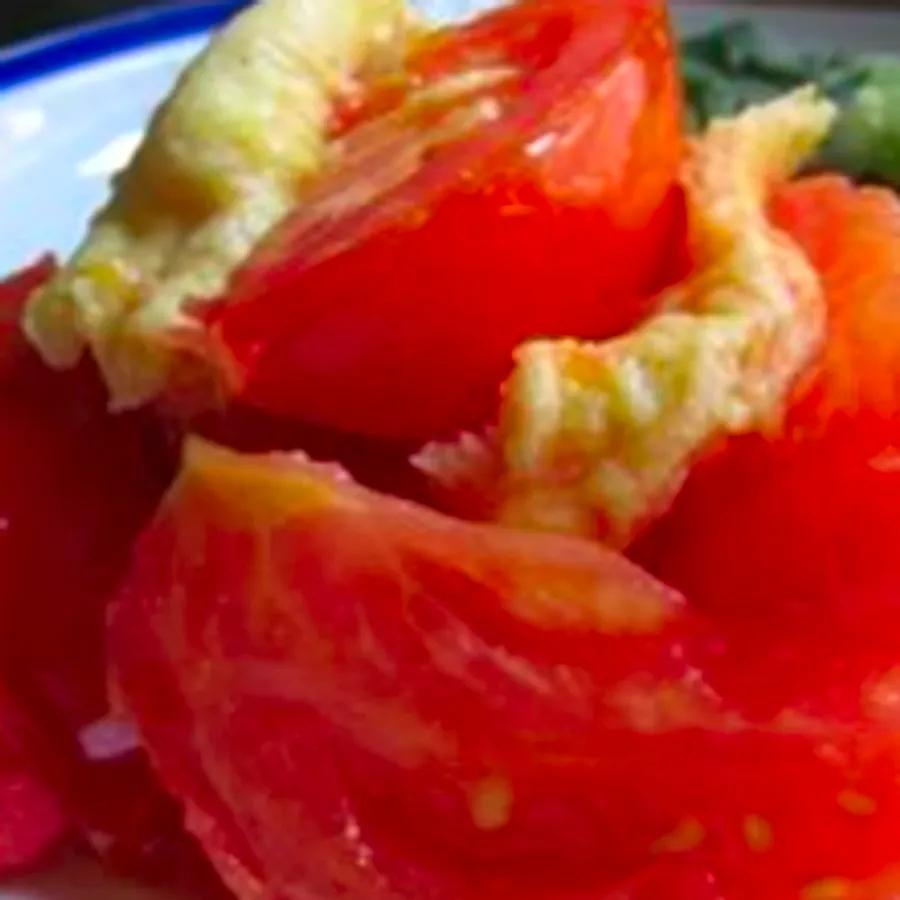 Stir-Fried Tomatoes with Scrambled Eggs