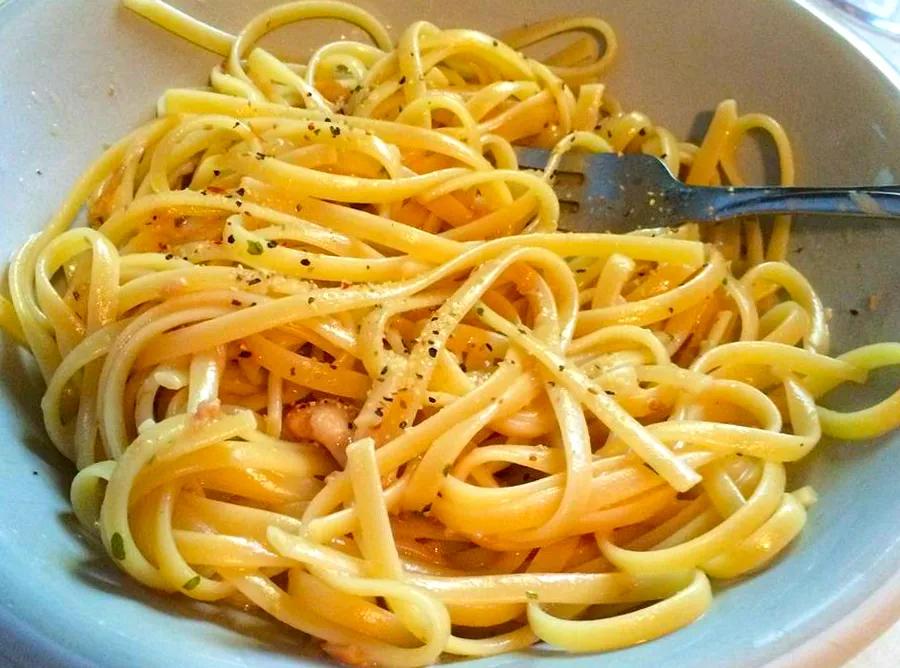 Quick and Simple Linguine with White Clam Sauce