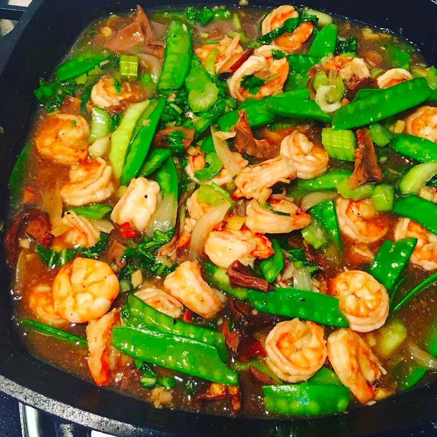 Ginger-Infused Stir-Fried Shrimp with Snow Peas