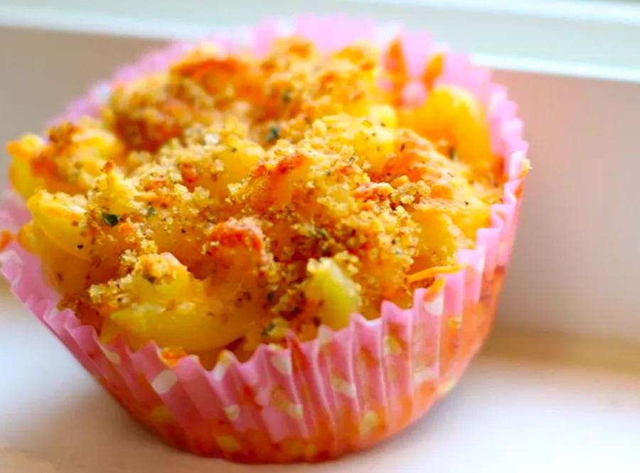 Cheesy Mac and Cheese Muffin Bites