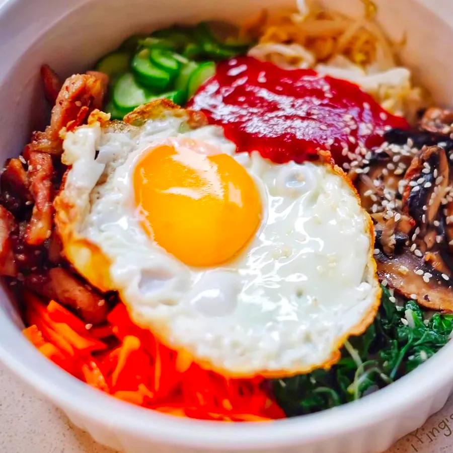 What Is Bibimbap? And How to Create Your Own Colorful Rice Bowl