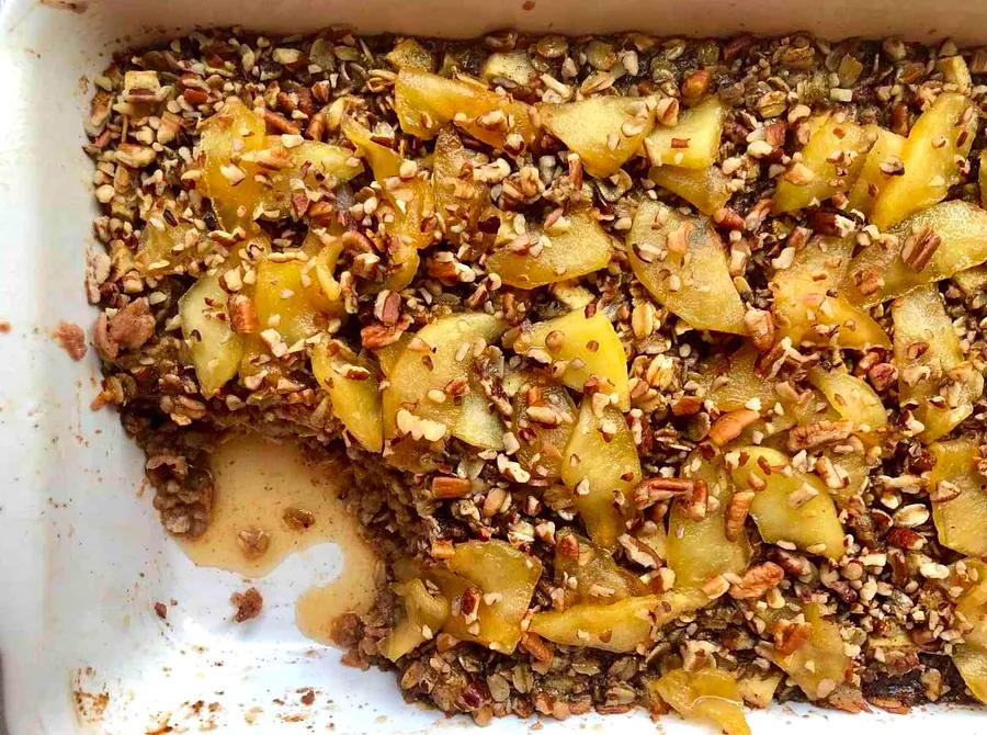 Apple Pie Baked Oatmeal: The Ultimate Treat for Yourself This Week