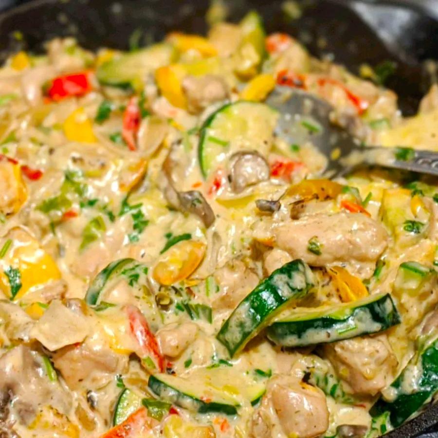 Simple Chicken with Mushrooms and Zucchini in a Creamy Sauce