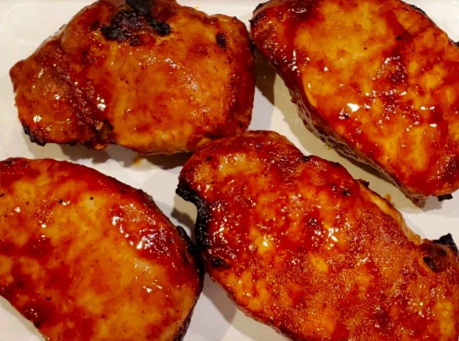 Grilled Pork Chops with Tangy Sauce