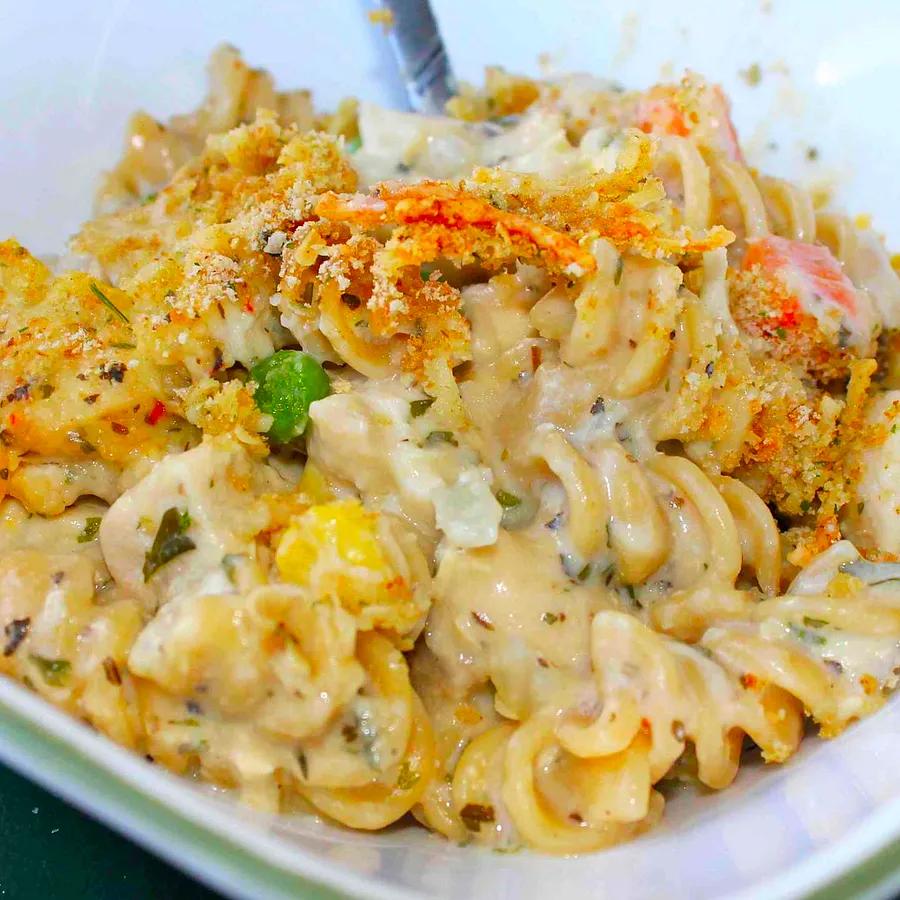 Creamy Chicken Pasta Casserole with a Medley of Vegetables