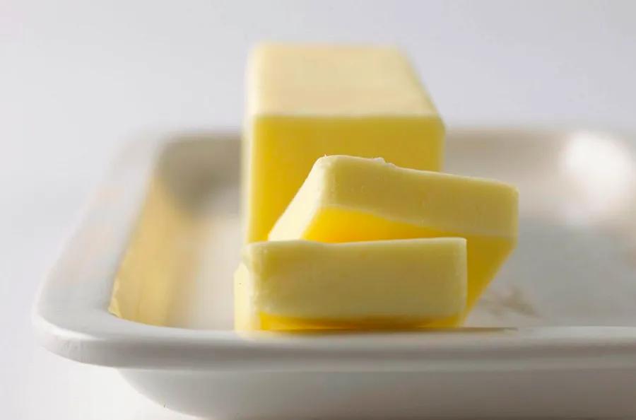 A Guide to Swapping Butter and Oil in Your Cooking