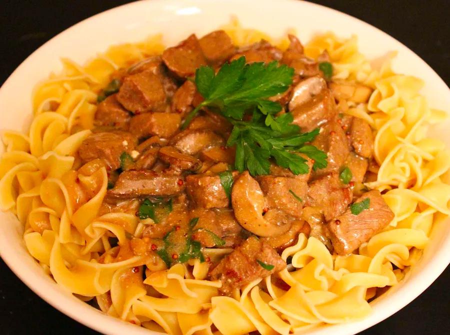 Slow Cooker Classic Beef Stroganoff