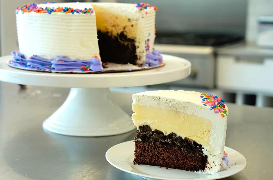 How to Create and Decorate a Simple Ice Cream Cake