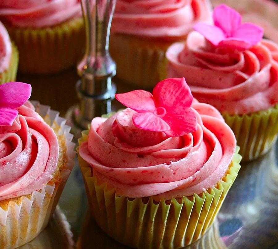 3 Simple Techniques for Perfectly Frosted Cupcakes