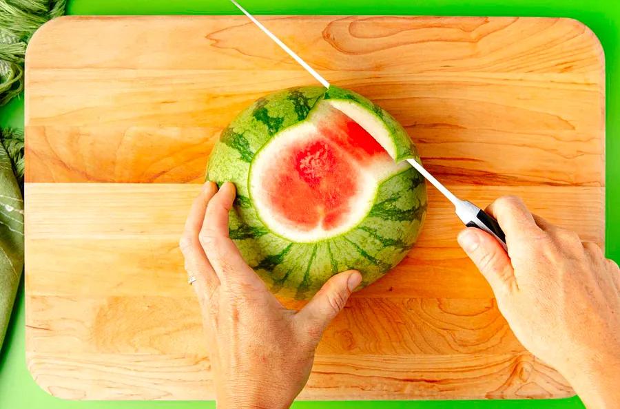 3 Simple Methods for Cutting a Watermelon