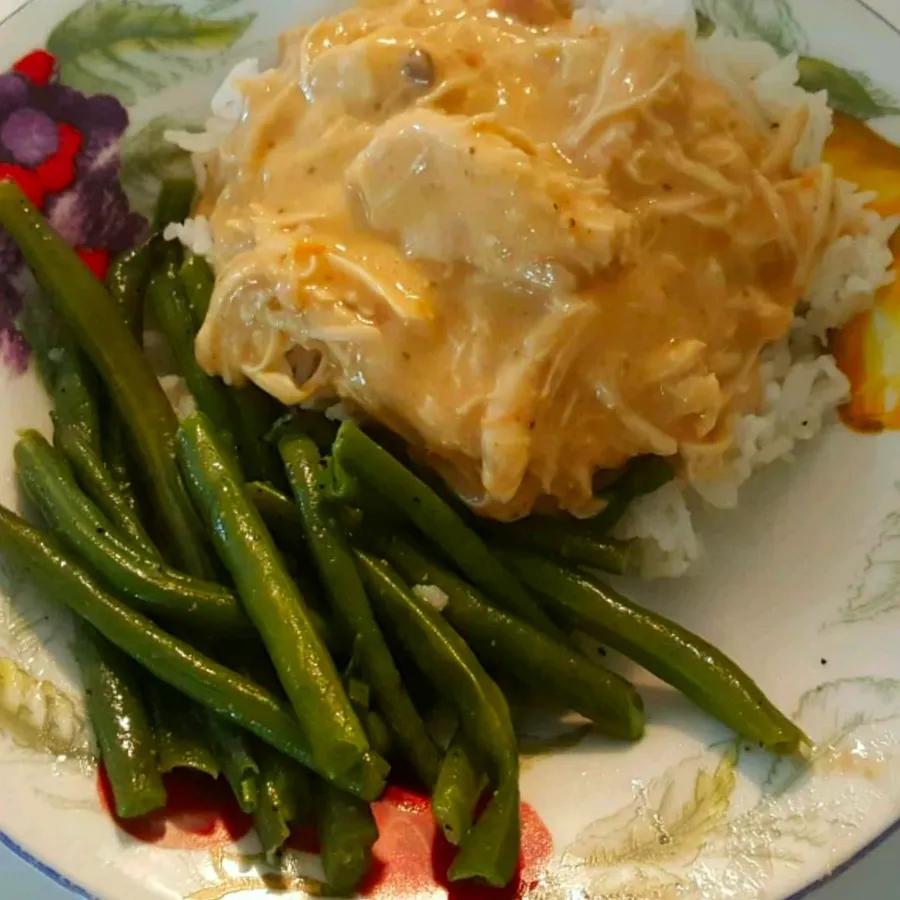 Slow Cooker Cheesy Mushroom Chicken