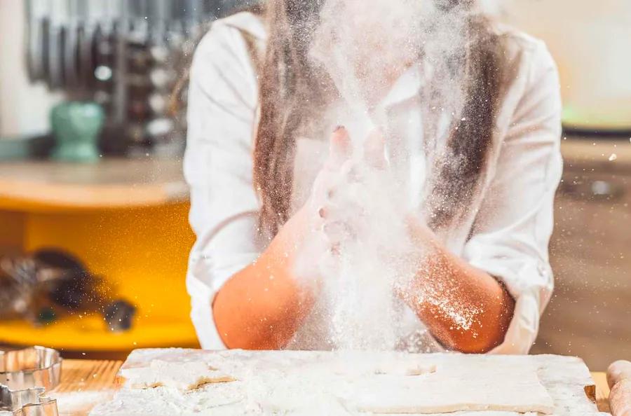 How to Keep Flour Messes Under Control While Baking