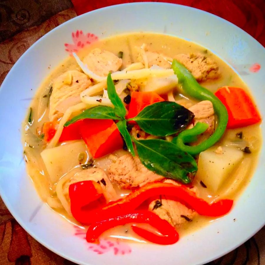 Thai Chicken Curry with Creamy Coconut Milk