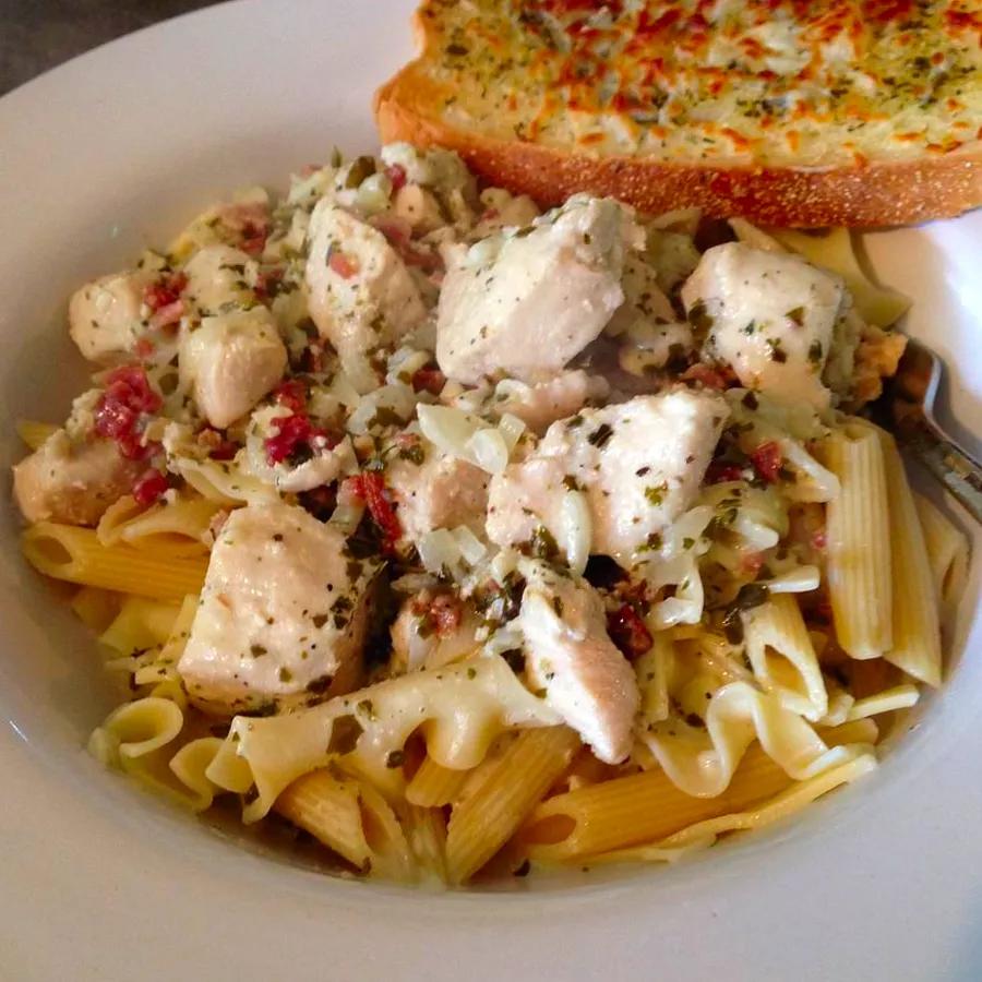 Penne Pasta with Chicken and Pesto Sauce