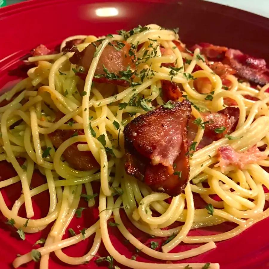 Spaghetti with Crispy Bacon