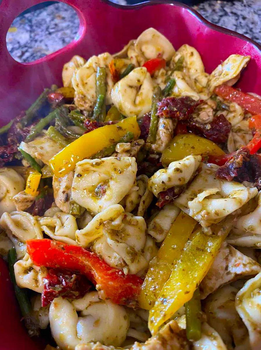 Vibrant Chicken Pesto with Asparagus, Sun-Dried Tomatoes, and Bell Peppers