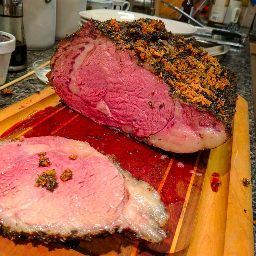 Garlic and Rosemary Boneless Prime Rib with Red Wine Mushroom Sauce