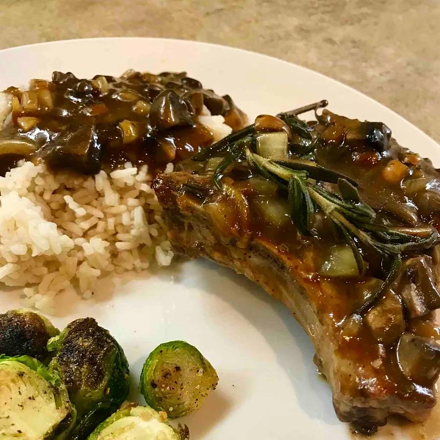 Pork Chops with Creamy Mushroom Gravy