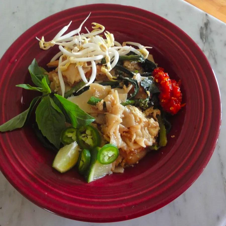 Pad See Ew: Thai Stir-Fried Noodles with Beef and Broccoli