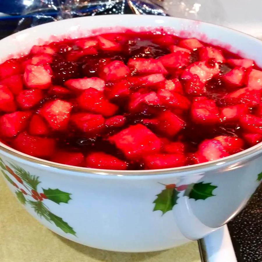 Delicious Cranberry Sauce with Apples and Pears