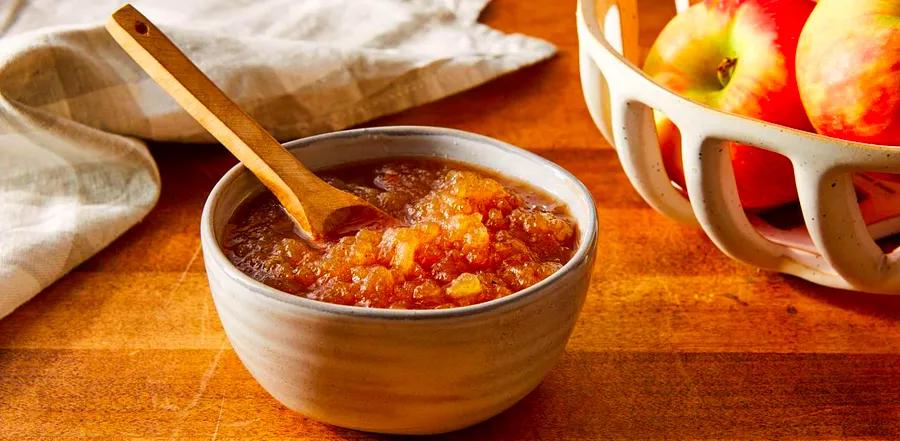 Slow Cooker Spiced Applesauce