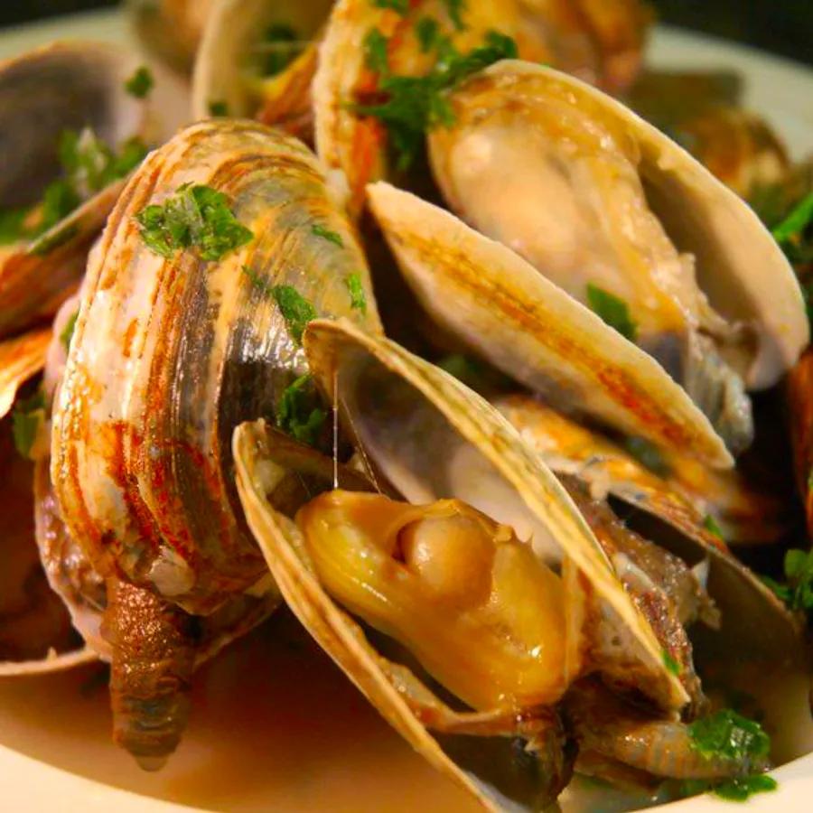 How to Prepare Clams for Steaming