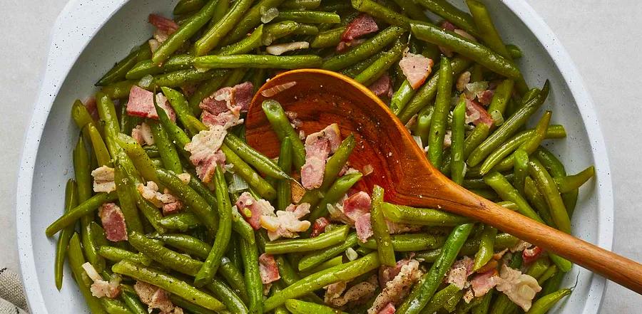 Bacon and Onion Smothered Green Beans