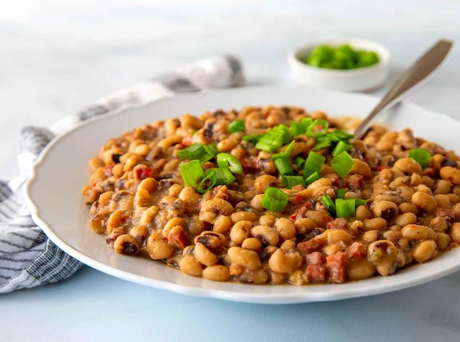 Spicy Slow-Cooked Black-Eyed Peas