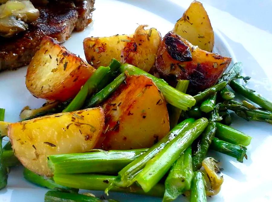 Garlic and Herb Roasted Red Potatoes with Asparagus