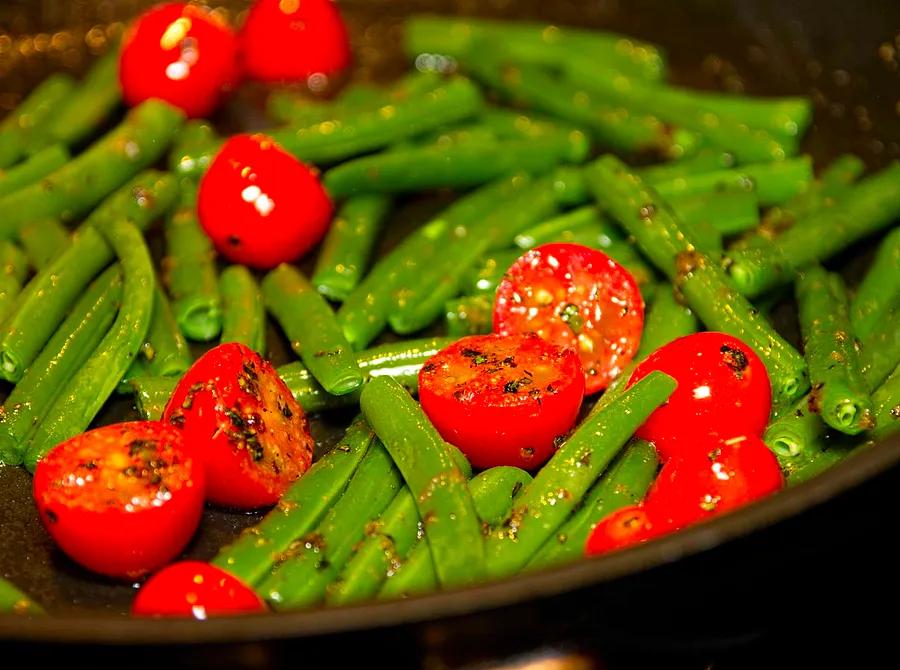 Green Beans with Cherry Tomatoes Delight