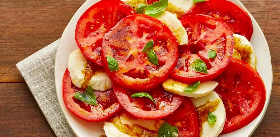 Fresh Tomato and Mozzarella Salad