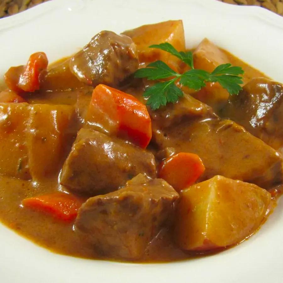 Simple and Satisfying Slow Cooker Beef Stew