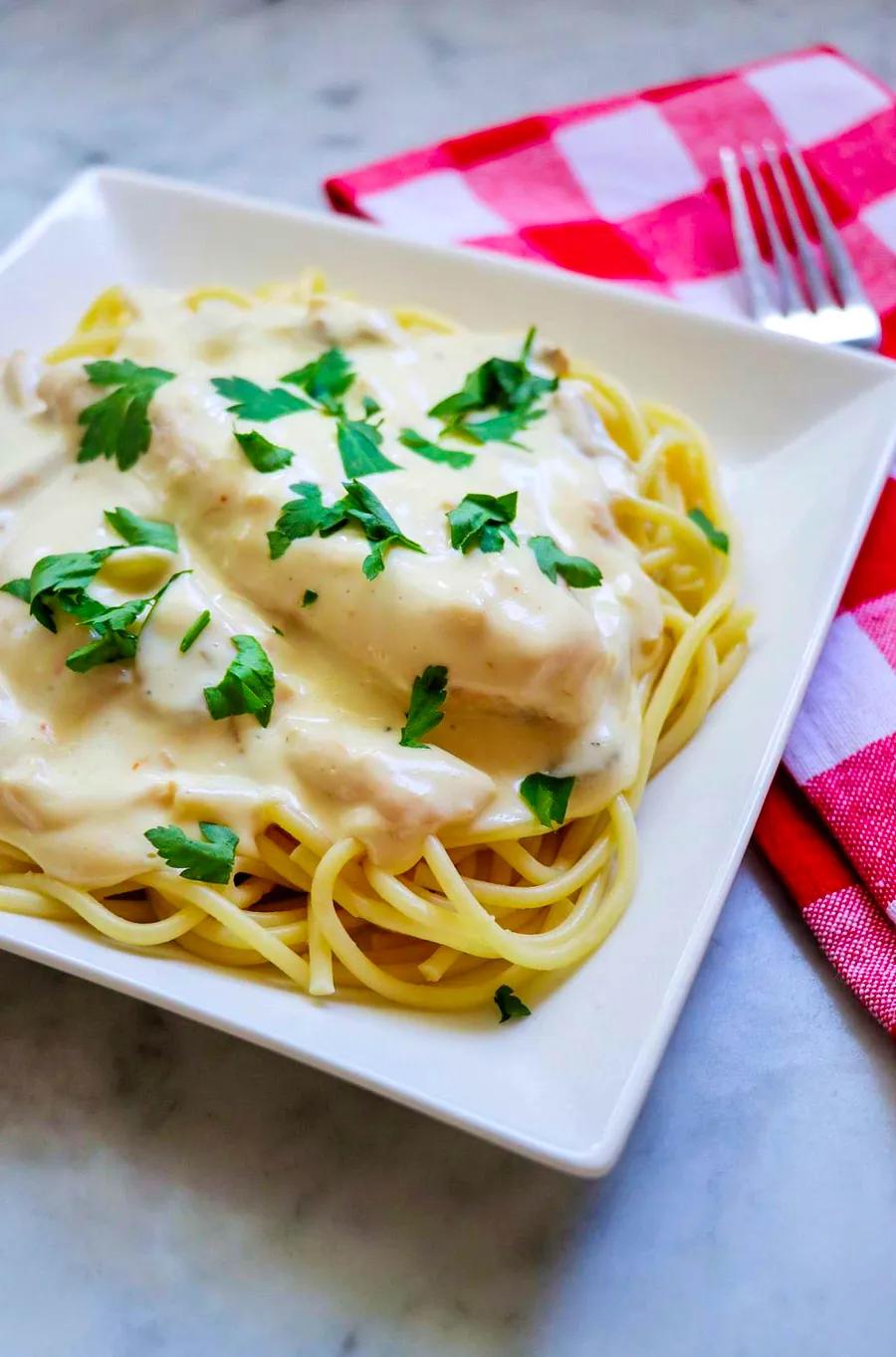 Slow Cooker Creamy Italian Chicken Alfredo