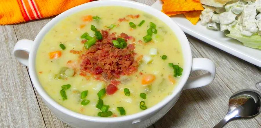 Creamy Slow Cooker Potato and Cheese Soup