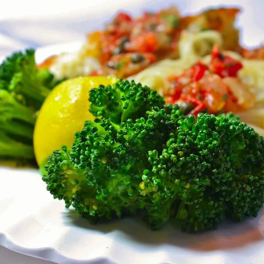 Simple Lemon Garlic Broccoli