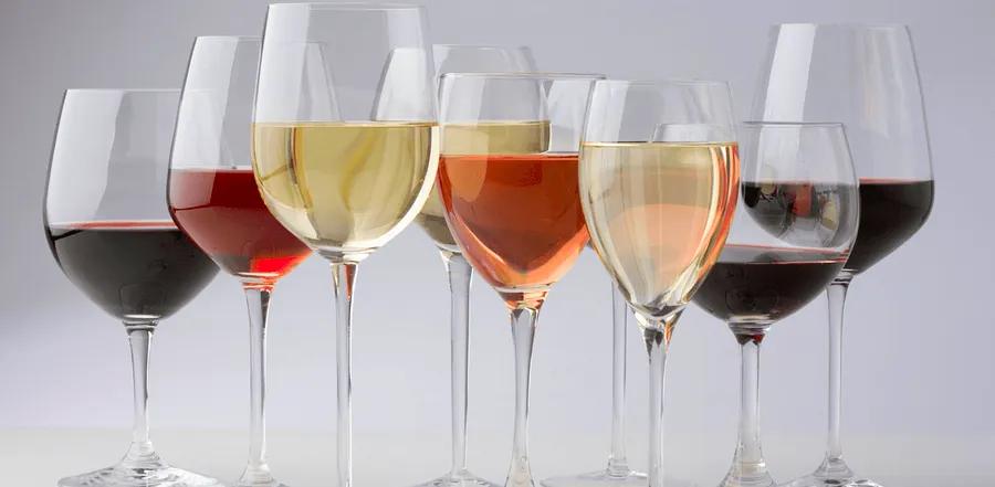 Red Wine Glass vs. White Wine Glass: How Do They Differ?