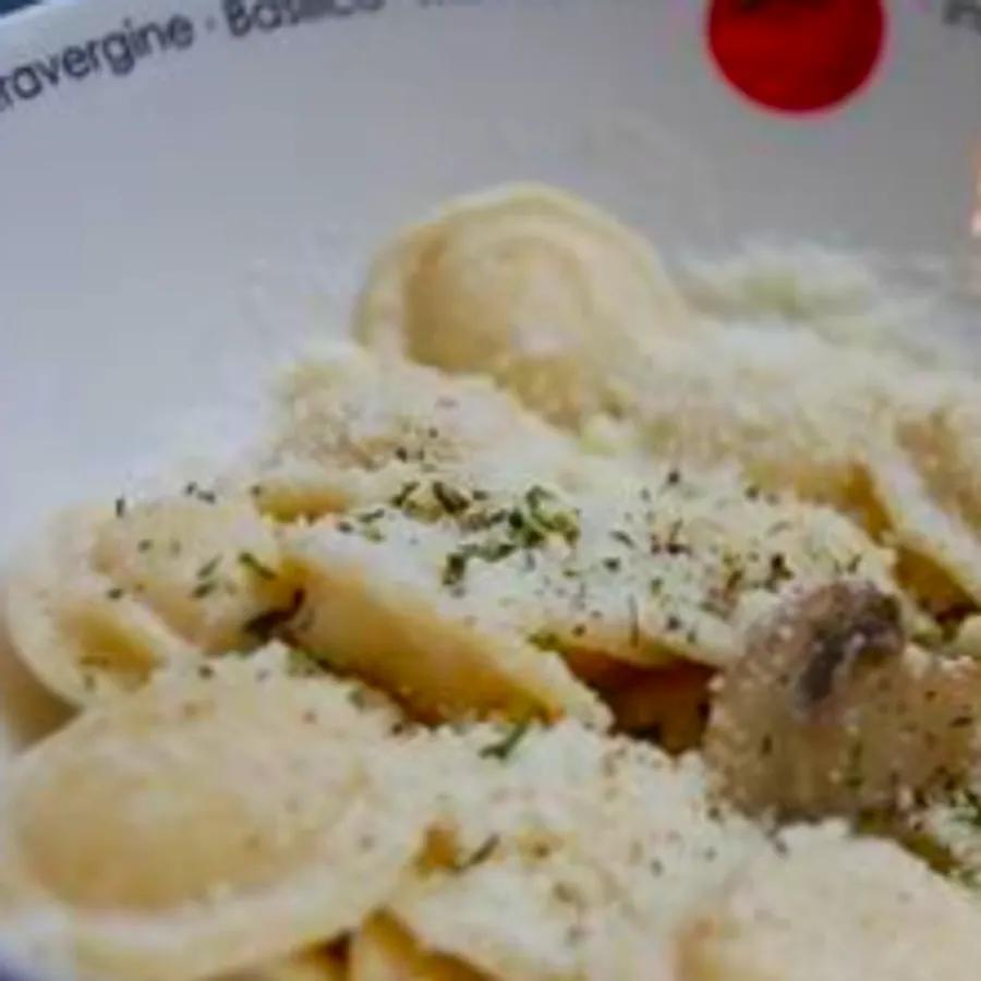 Angel's Ravioli Alfredo with Mushrooms: A luscious combination of ravioli, creamy Alfredo sauce, and earthy mushrooms, creating a comforting and flavorful dish.