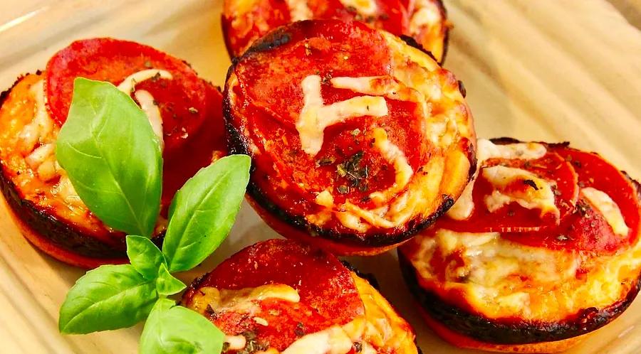 Simple and Delicious Pepperoni Pizza Muffins